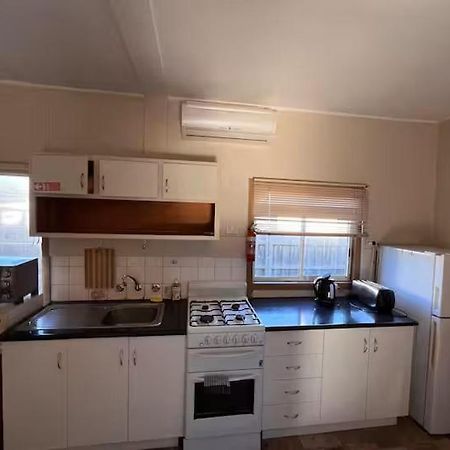 Kickback Cottages Lakes Entrance Exterior photo