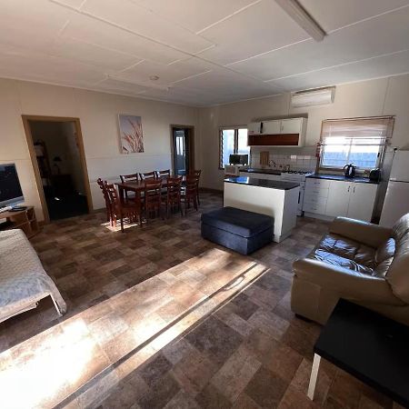 Kickback Cottages Lakes Entrance Exterior photo