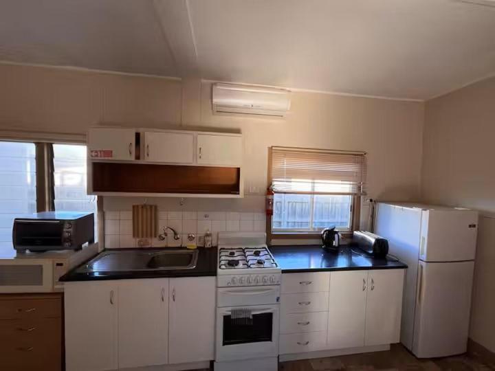 Kickback Cottages Lakes Entrance Exterior photo
